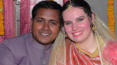 সব ছেড়ে ঝিনাইদহের মিঠুনের ঘরে মার্কিন তরুণী