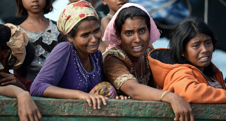 প্রাণ বাঁচাতে বাংলাদেশ সীমান্তে রোহিঙ্গারা