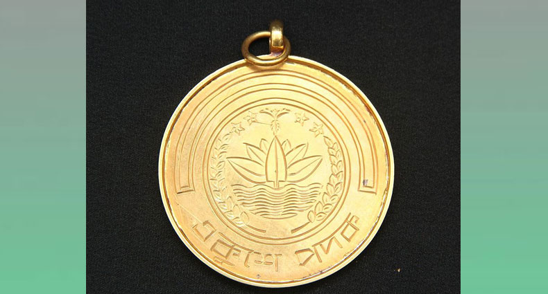 কী কী থাকে একুশে পদকে