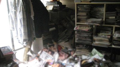 চটি বইয়ের নিচে চাপা পড়ে পর্নাসক্ত নিহত!