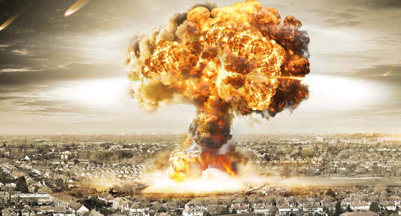 পারমাণবিক বোমাতঙ্কে বিশ্ব, কোন দেশে কত?