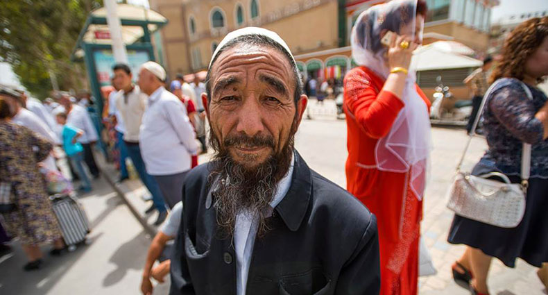 দাড়ি ও হিজাব নিষিদ্ধ করলো চীন