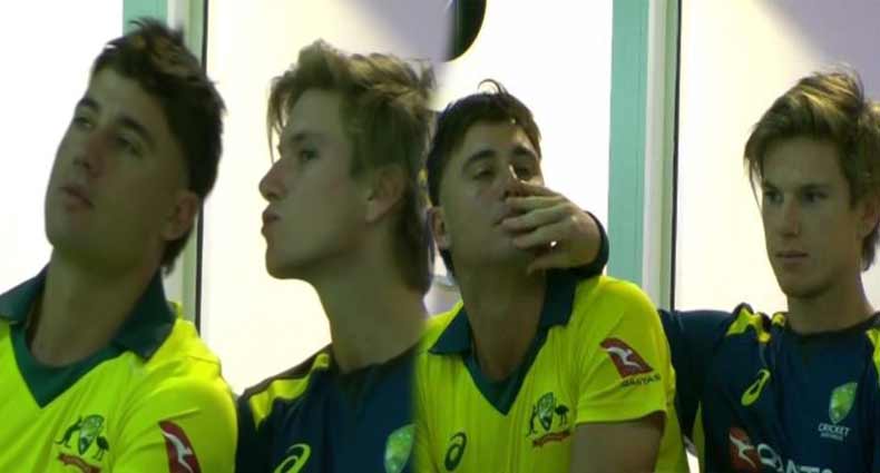 ড্রেসিংরুমেই অন্তরঙ্গ হলেন দুই ‘সমকামী’ ক্রিকেটার  (ভিডিও)