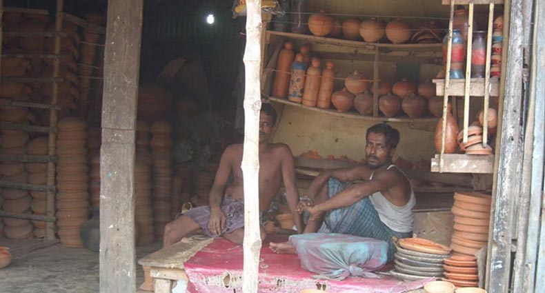 ঐতিহ্যবাহী মৃৎশিল্প এখন মৃতপ্রায়