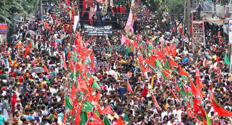 ‘হায় হোসেন, হায় হোসেন’ স্লোগানে মাতম তাজিয়া মিছিল