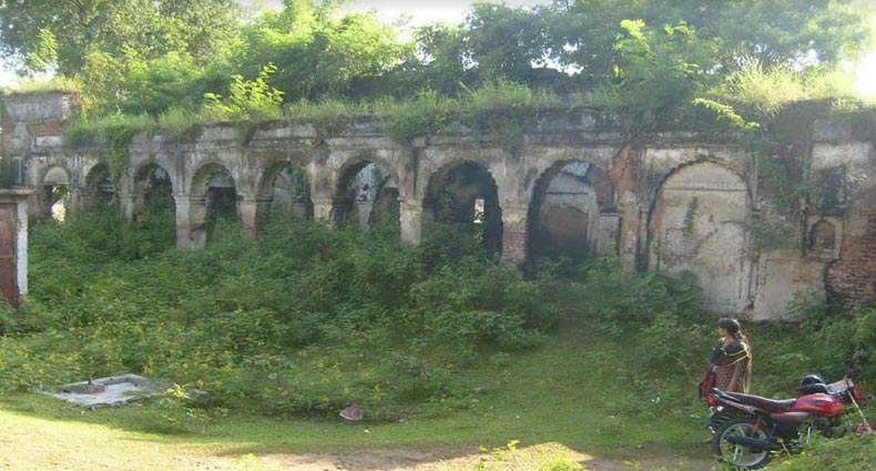 নাটোরের চৌগ্রাম জমিদার বাড়ি এখন ধ্বংসস্তূপ