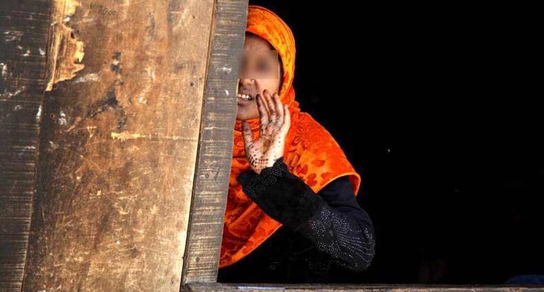 প্রাণ রক্ষায় ‘ওরাল সেক্সে’ বাধ্য হলো রোহিঙ্গা তরুণী