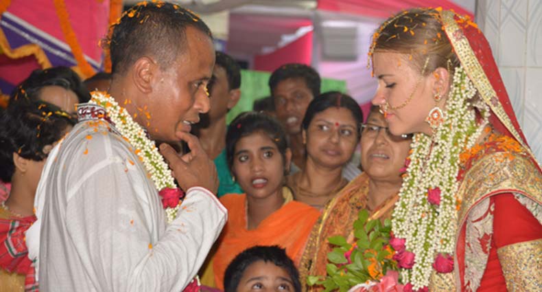 এবার রুশ তরুণী ছুটে এলেন শেরপুরে