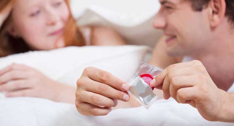 ‘পিল’ নয় ‘কনডম’ ব্যবহারে কেন উৎসাহী করেন ডাক্তার?