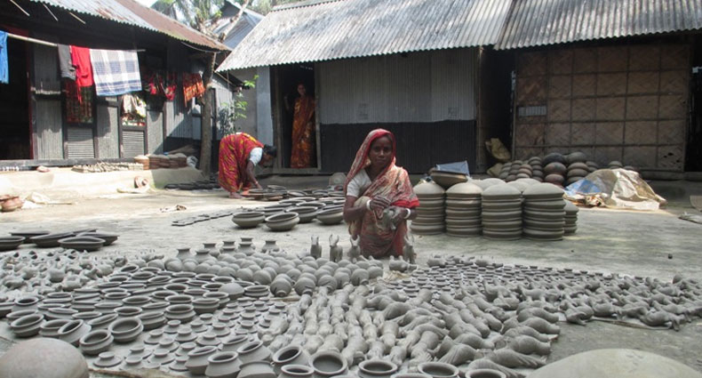 চাঁদপুরে বিলুপ্তির পথে মৃৎশিল্প