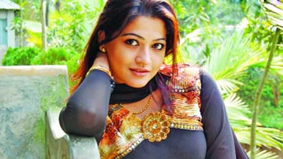 আগা গোড়াই একটা ঠকবাজ!