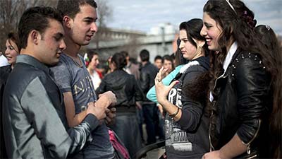 যেখানে ‘কুমারী পাত্রীর’ মেলা বসে (ভিডিও)