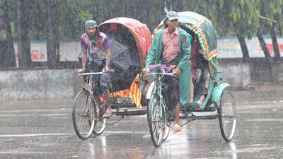 কনকনে হাওয়ার সঙ্গে ঝিরিঝিরি বৃষ্টি
