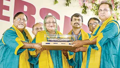 ডিলিট ডিগ্রি বিশ্ব বাঙালিকে উৎসর্গ শেখ হাসিনার