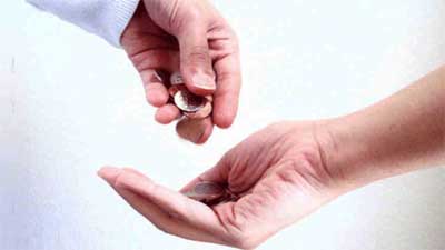 সাদকাতুল ফিতর কেন দেবেন কীভাবে দেবেন