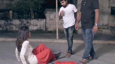 সুযোগ পেয়েও ধর্ষণ না করেই পালালো দুই যুবক