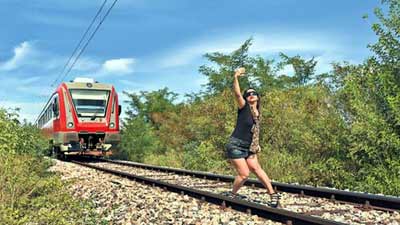 সেলফি তুলতে গিয়ে দুর্ঘটনা...