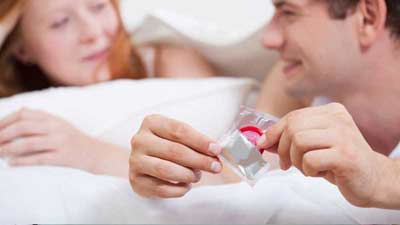 ‘পিল’ নয় ‘কনডম’ ব্যবহারে কেন উৎসাহী করেন ডাক্তার?