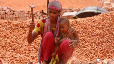 পৃথিবীর শ্রেষ্ঠ শ্রমজীবী মা