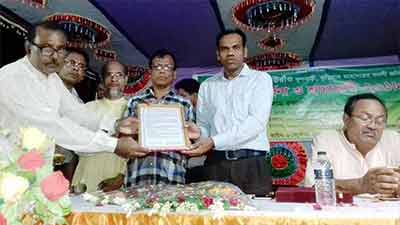 ফুলবাড়ী ইউএনওকে অশ্রুসিক্ত বিদায়ী সংবর্ধনা