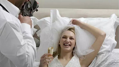 বাসর রাতের ছবি তুলতে ফটোগ্রাফার চেয়ে বিজ্ঞাপন 