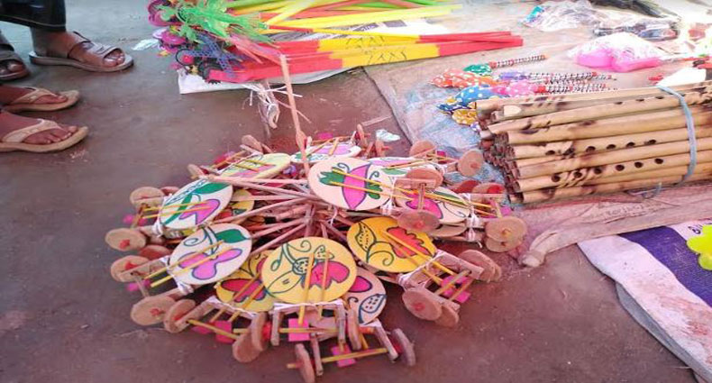 মেলার অন্যতম আকর্ষণ লোকজ ঐতিহ্য ‘টম টম’