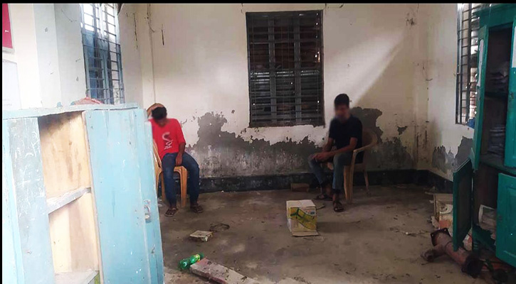 ভোটার না হয়েও ভোট দিতে আসায় আটক দুই