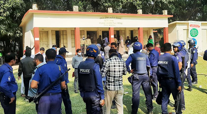 ত্রিশালে ব্যালট পেপার ছিনতাইয়ের চেষ্টা