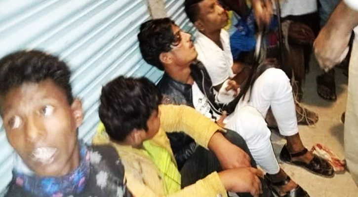 বাবাকে অস্ত্র ঠেকিয়ে মেয়েকে অপহরণ চেষ্টা