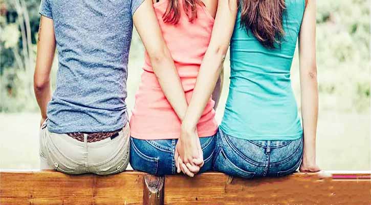 অন্যের স্ত্রীর সঙ্গে এসআইয়ের পরকীয়ার 