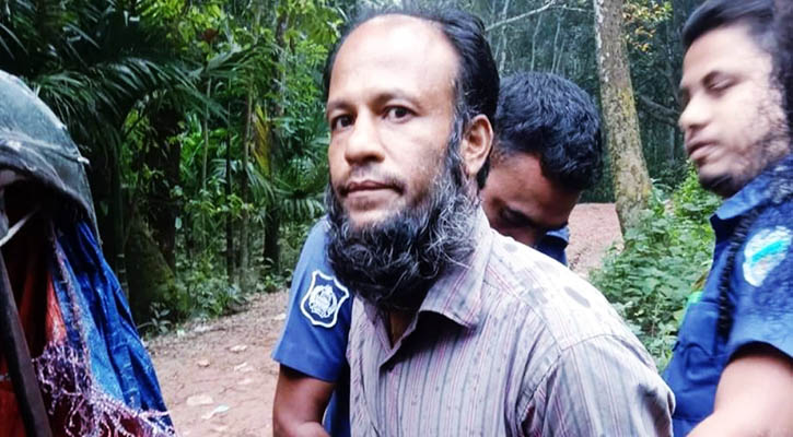 মাকে কুপিয়ে ছেলে হত্যা