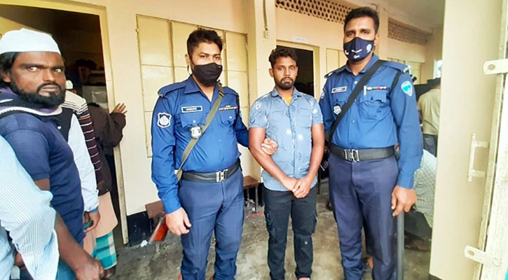 জাল ভোট দিতে গিয়ে গ্রেপ্তার