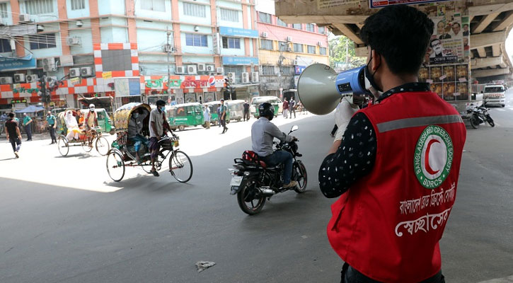 কঠোর বিধিনিষেধে কমছে করোনা সংক্রমণ