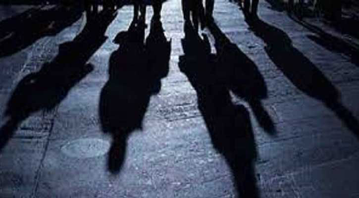 দিনে শ্রমজীবী রাতে ডাকাত  