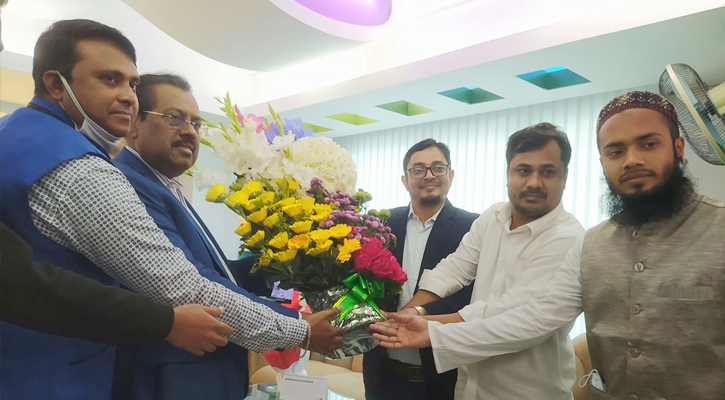 জন্মদিনে ফুলেল শুভেচ্ছায় সিক্ত মোহাম্মদ ইউনুছ