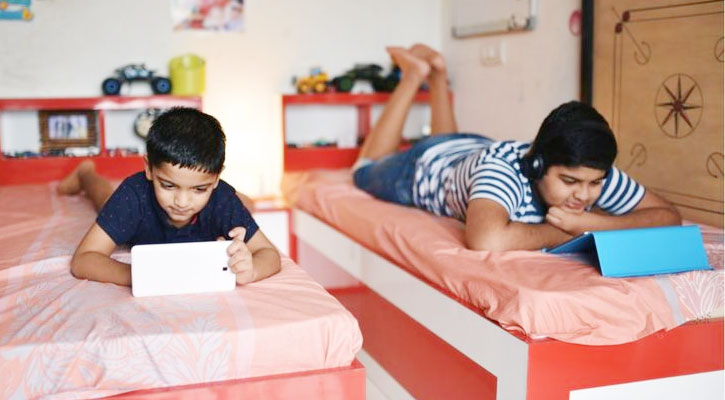 আপনার সন্তানের ইন্টারনেট ব্যবহার নিয়ন্ত্রণে আনার ৭টি উপায়