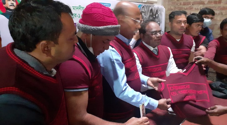 লক্ষীপুরে শাহ্জালাল ইসলামী ব্যাংকের শীতবস্ত্র বিতরণ