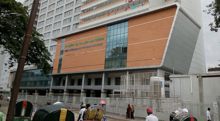 মুগদায় একই পরিবারের ৪ জন দগ্ধ