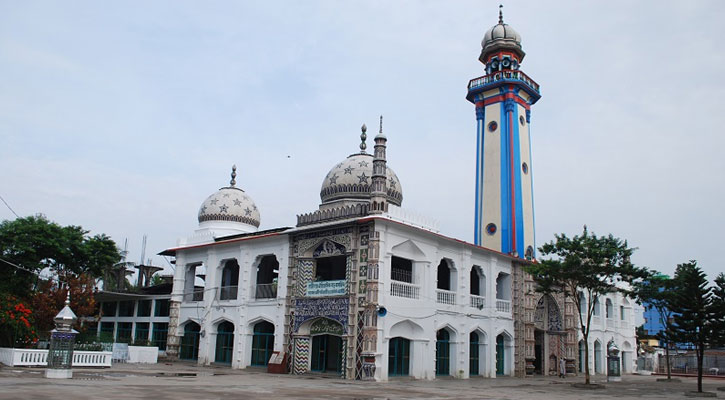 কালের সাক্ষী হাজীগঞ্জ ঐতিহাসিক বড় মসজিদ