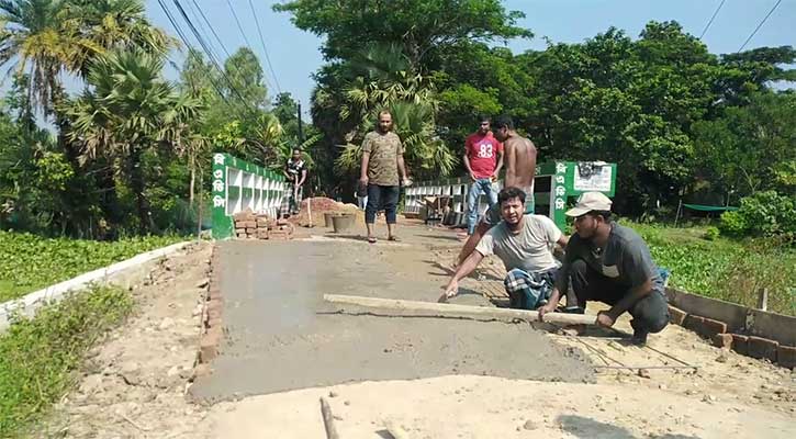 ইনসাফ মানবকল্যান সংস্থার উদ্যোগে রাস্তা পাকাকরণ