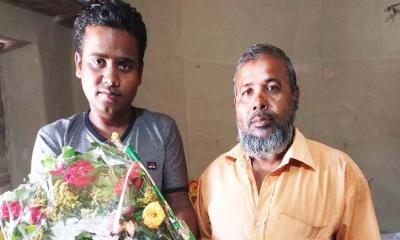 রাবি ভর্তি পরীক্ষায় প্রথম হলেন কাঠমিস্ত্রি মোস্তাকিম 