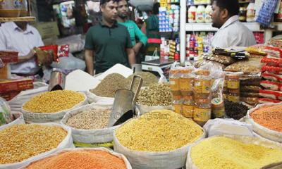 নিত্যপণ্যের দামে নাভিশ্বাস নিম্নআয়ের মানুষের