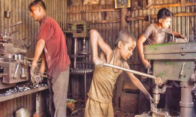 করোনার প্রভাবে ঝুঁকিপূর্ণ কাজে নিযুক্ত হচ্ছে শিশুরা