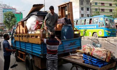 ঢাকা ছাড়ছেন ভাড়াটিয়ারা