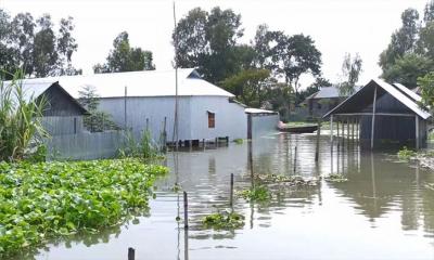 খাদ্য সংকটে বানভাসি মানুষেরা