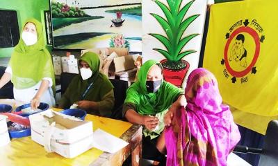গাংনীতে ভ্যাকসিন গ্রহণের আগ্রহ বাড়ছে