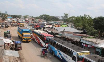 দৌলতদিয়া ঘাটে প্রায় ১ হাজার যানবাহনের দীর্ঘ সারি