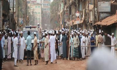হেফাজত ইস্যুতে হার্ডলাইনে সরকার
