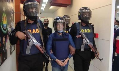 ২১ আগস্ট মঞ্চে গ্রেনেড ছোড়েন ইকবাল