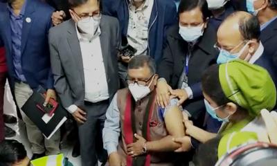 টিকা নিলেন স্বাস্থ্যমন্ত্রী